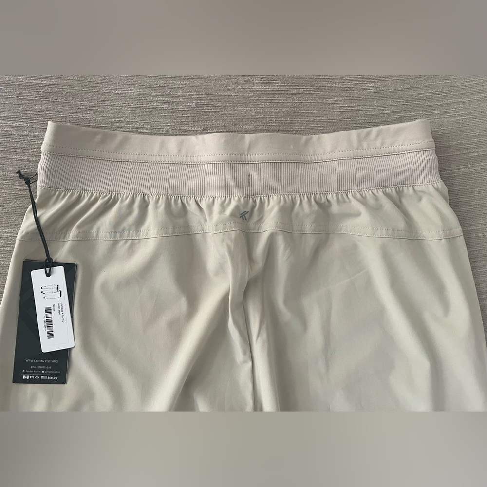 Kyodan Featherweight Collection Ultra-Legger Cream Capri Jogger Size L NWT - Picture 9 of 15